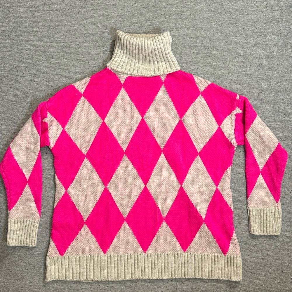 Pink turtleneck perfect for the holidays! 💖